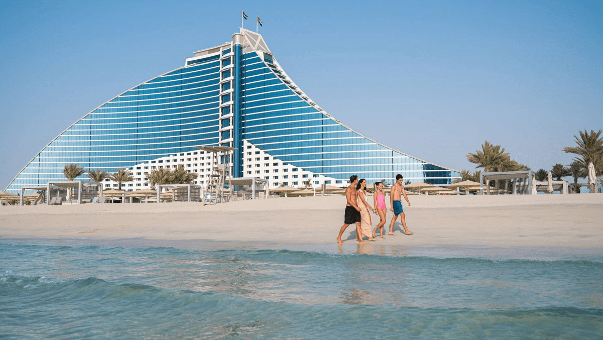 شاطئ جميرا في دبي
